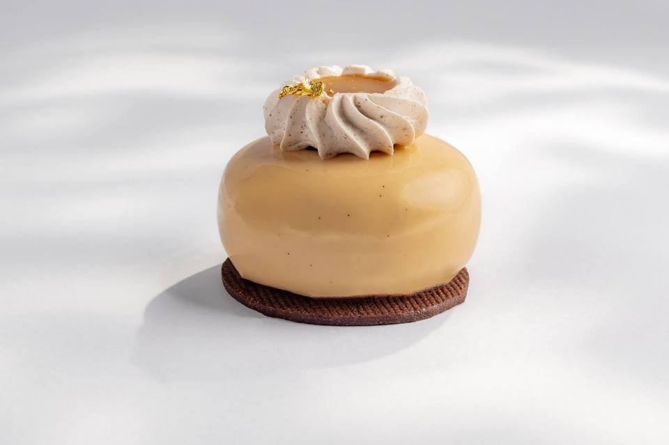Caramel Pécan, studio photograph