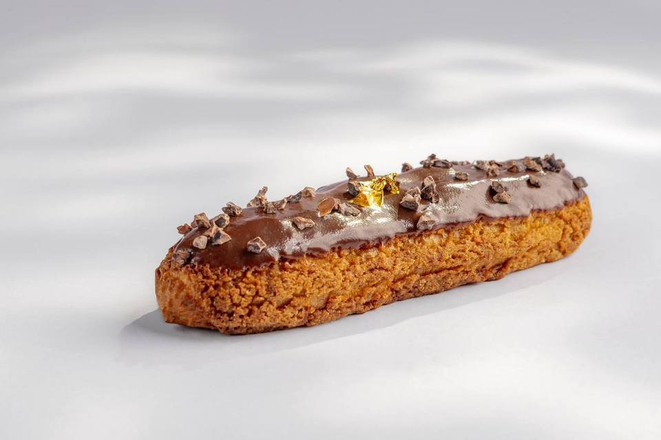 Eclaire Chocolat, studio photograph